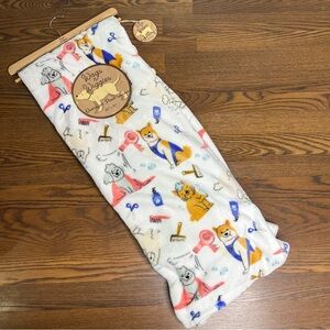 Wags N Wiggles Bubble Bath / Pet Groomer Plush Throw Blanket measures 50" x 70”